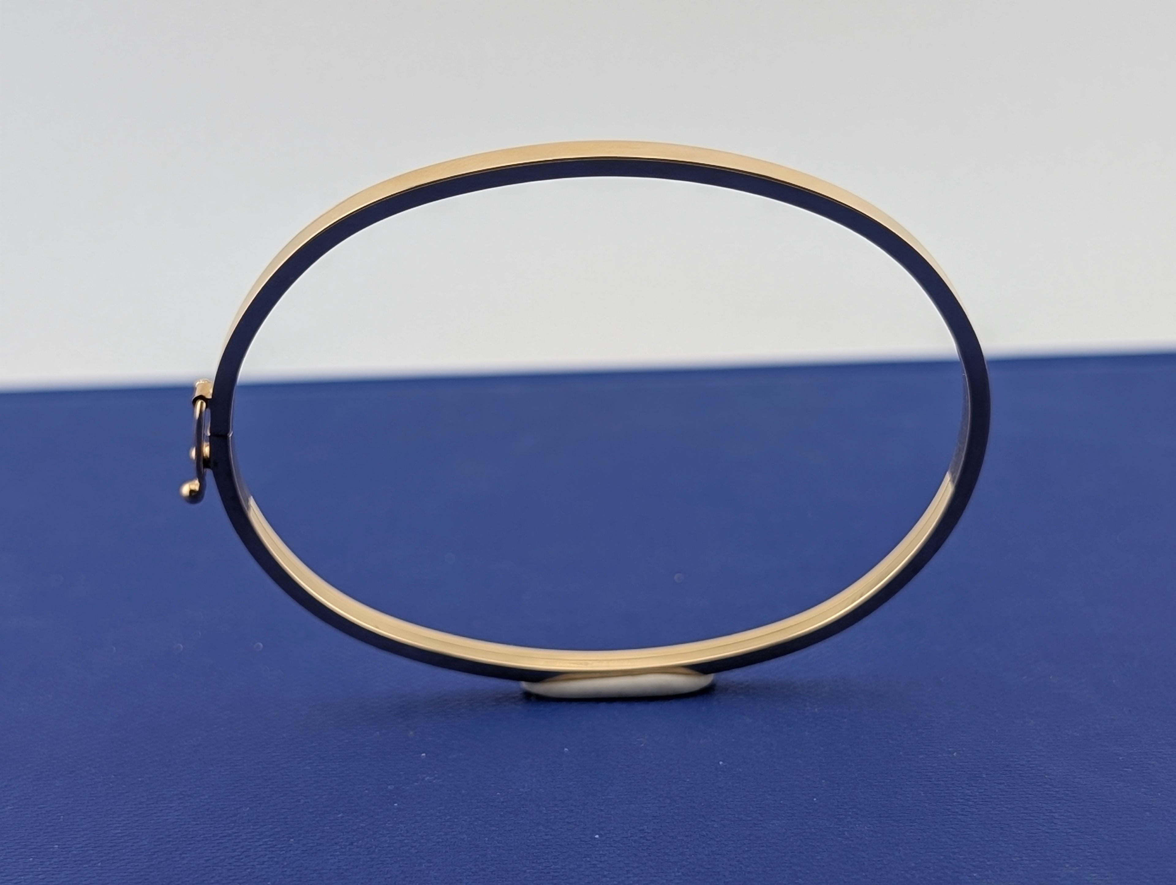 14 karat Square bangle - 4.5g