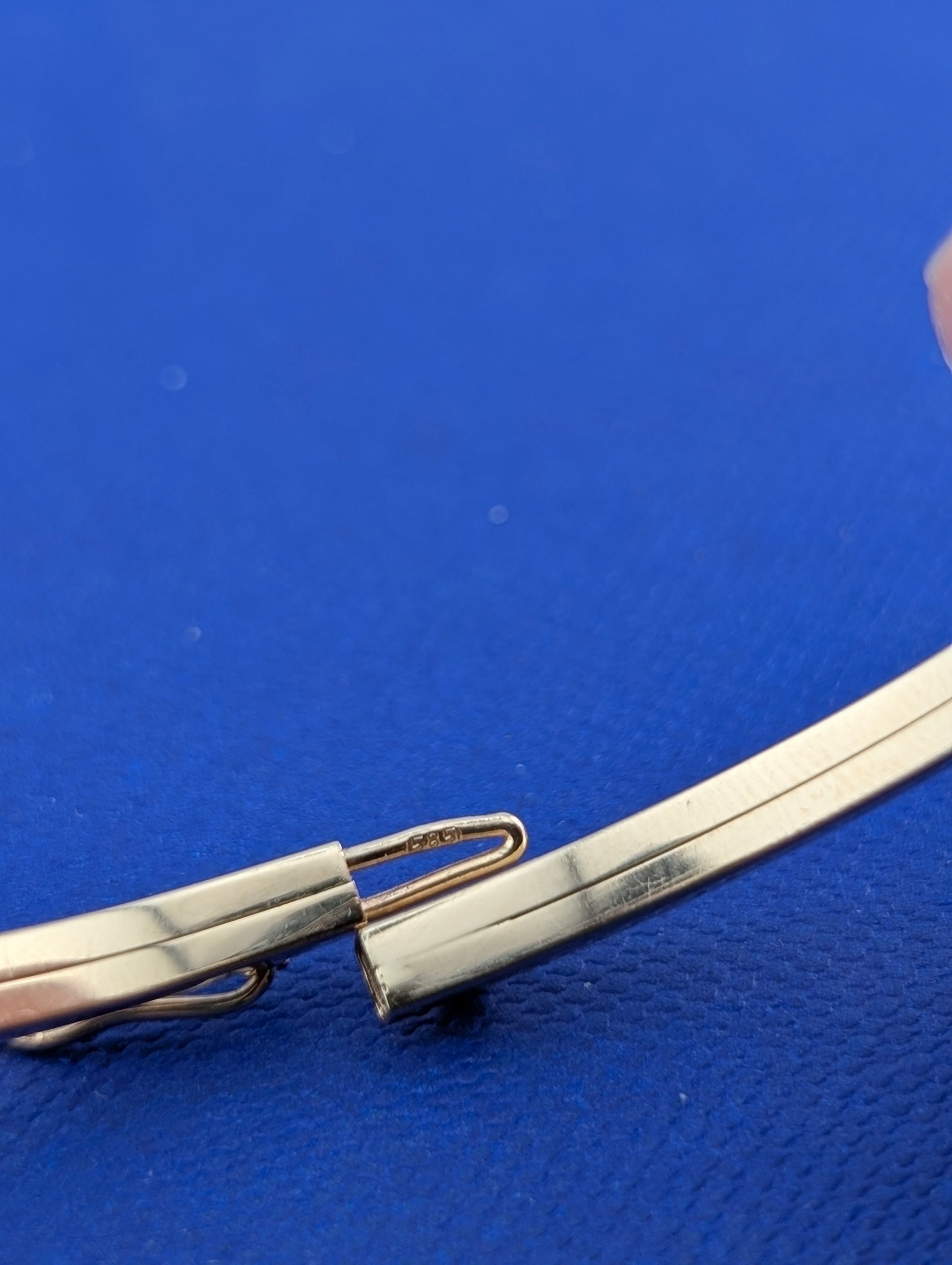 14 karat Square bangle - 4.5g