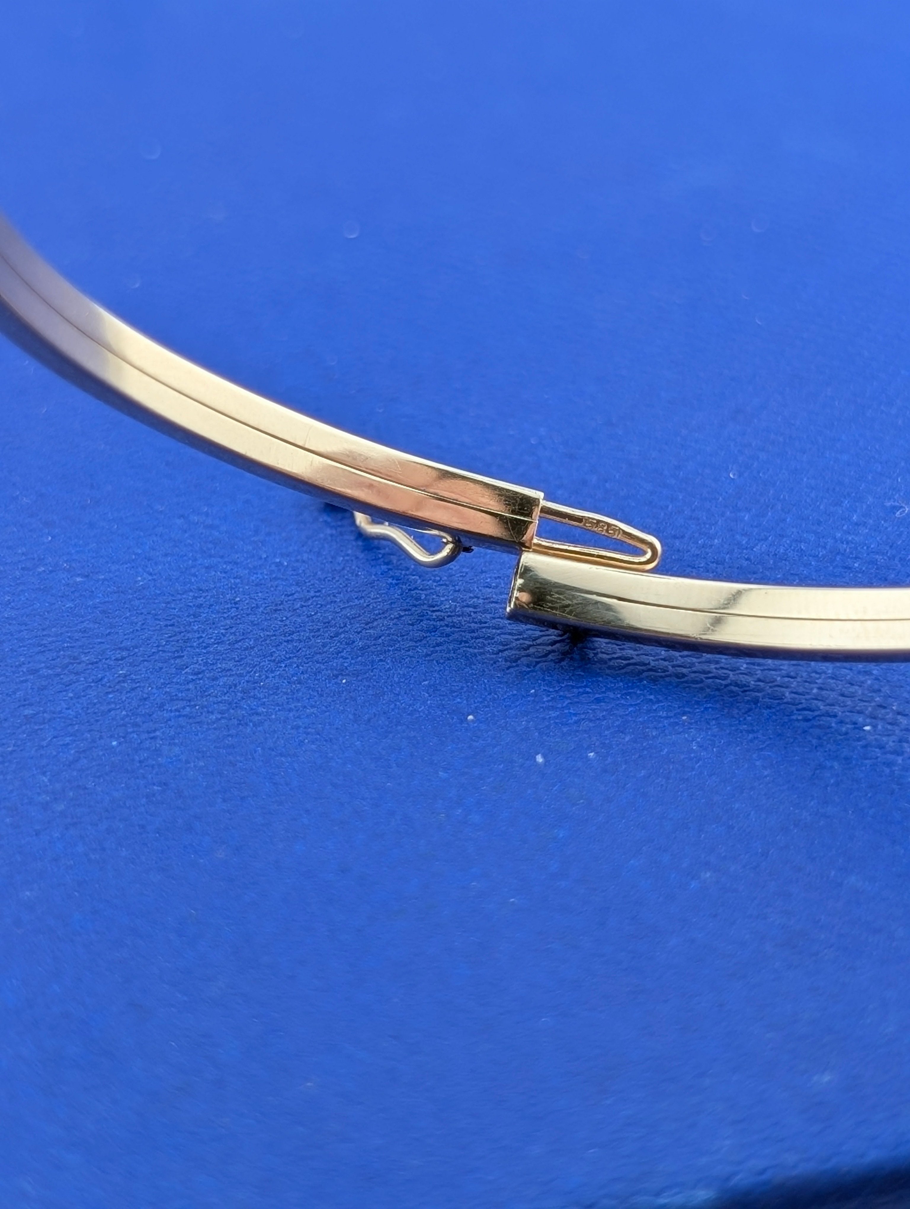 14 karat Square bangle - 4.5g