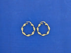 14ky Ribbon twist hoop earrings