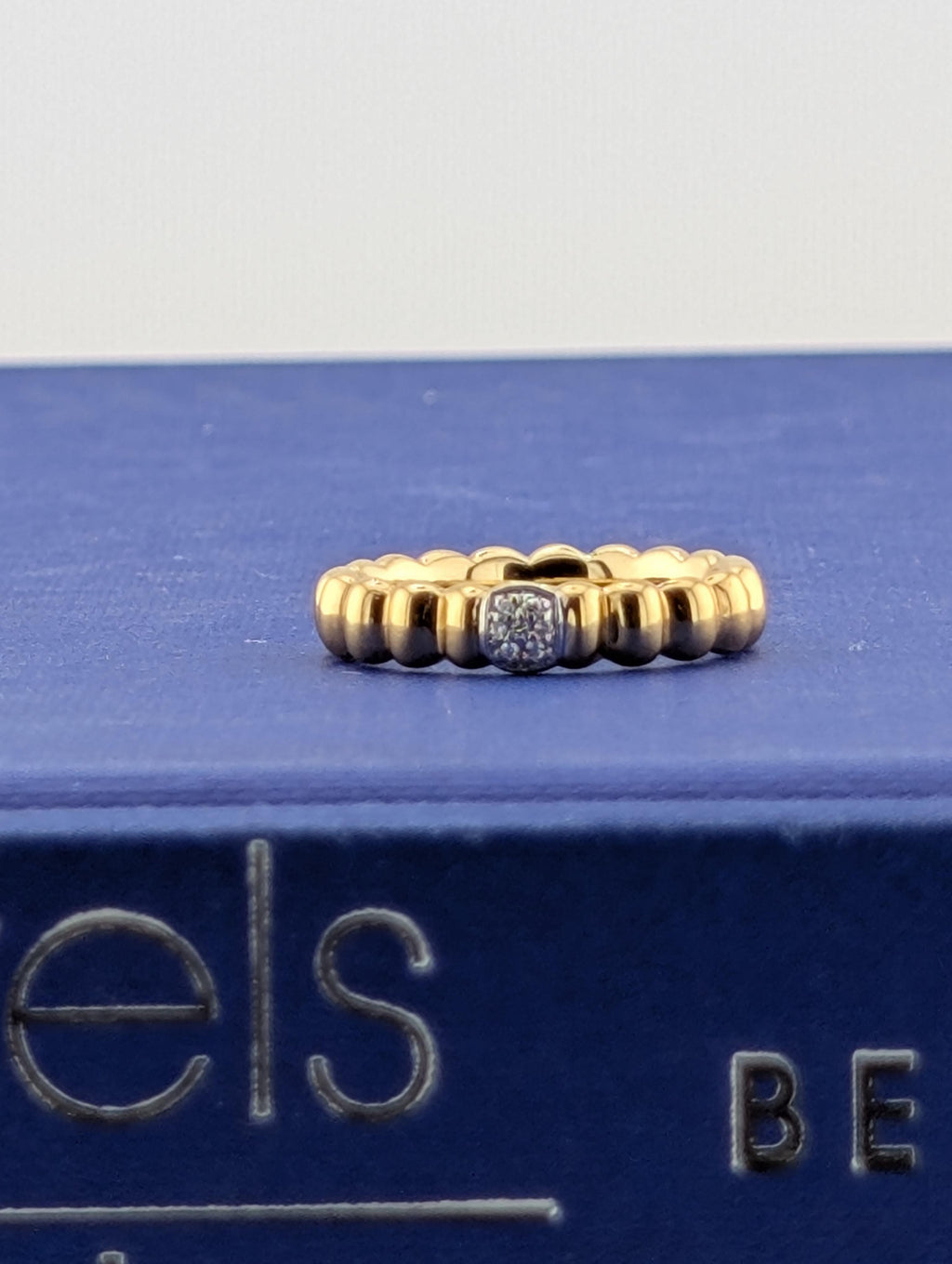 18ky YG John Hardy Fluted Band with diamonds Size 7-1.8g