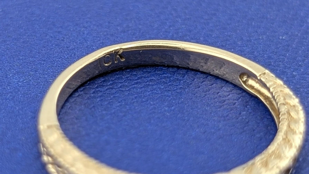 10kt Yellow Gold and Diamond Ring - 1.8g