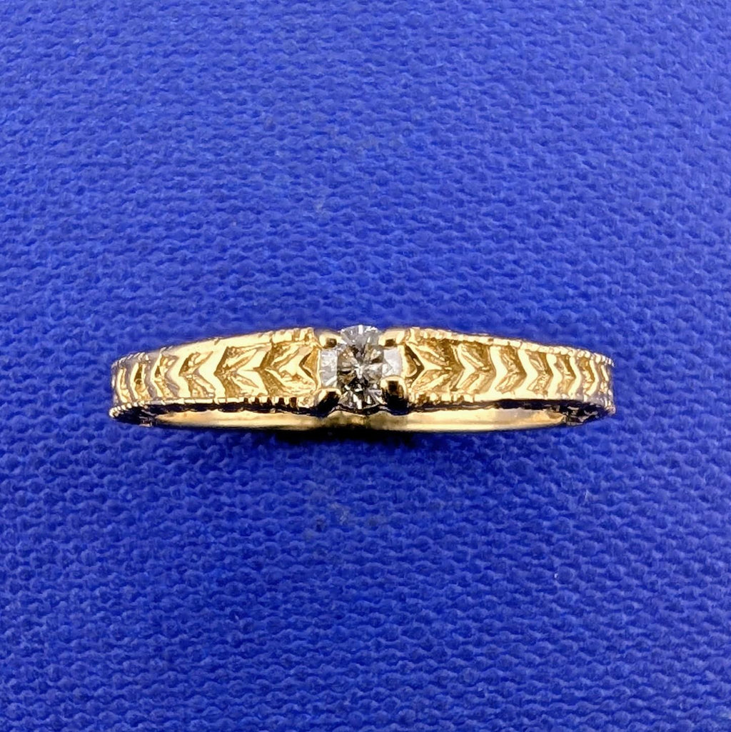 10kt Yellow Gold and Diamond Ring - 1.8g