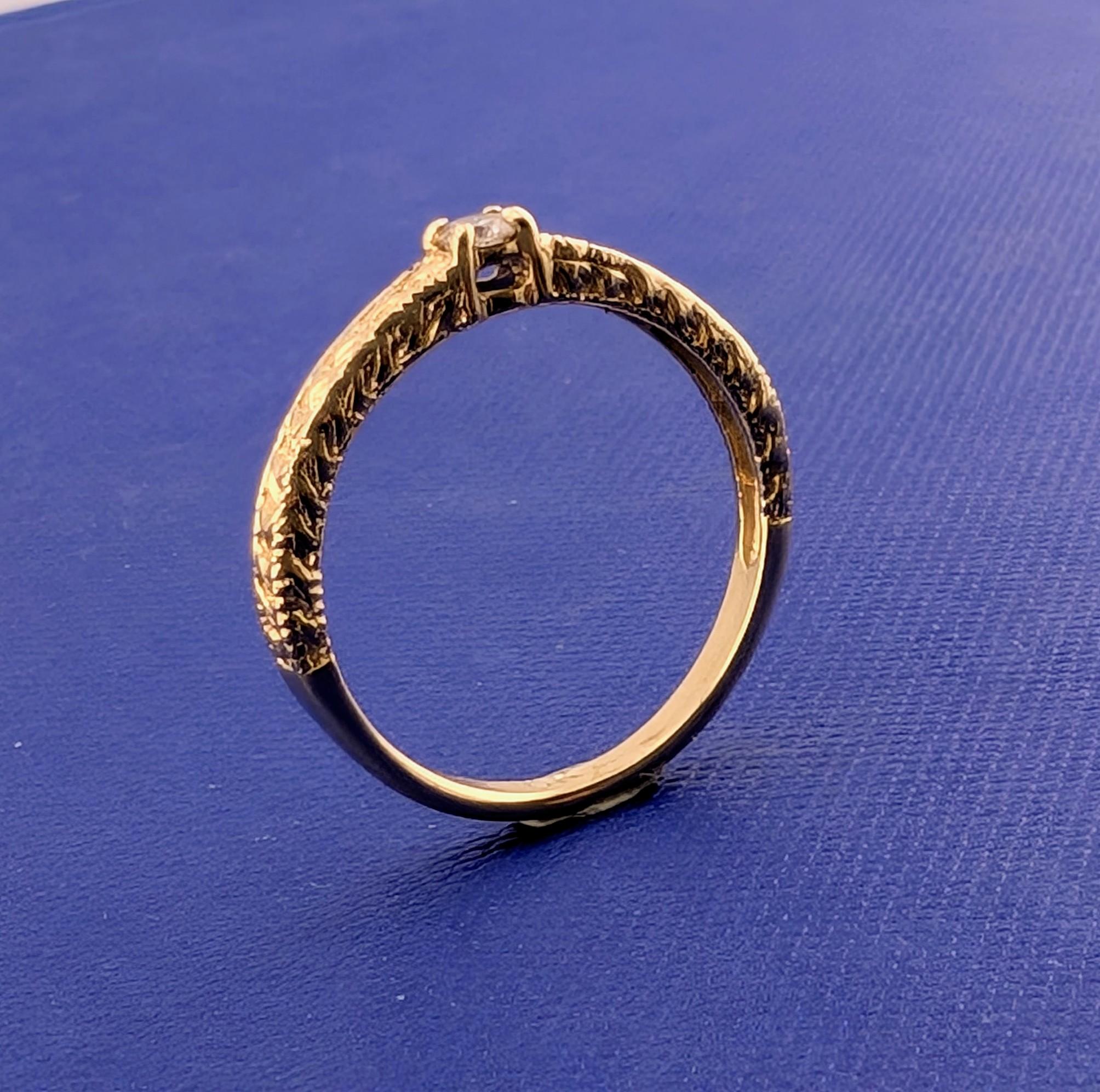 10kt Yellow Gold and Diamond Ring - 1.8g