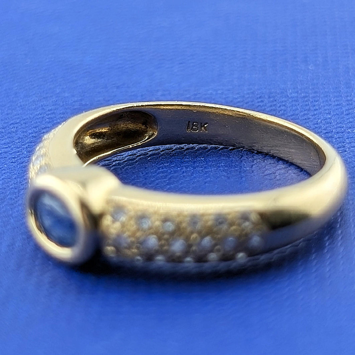 18kt Yellow Gold Sapphire and Diamond Ring - 4.4g