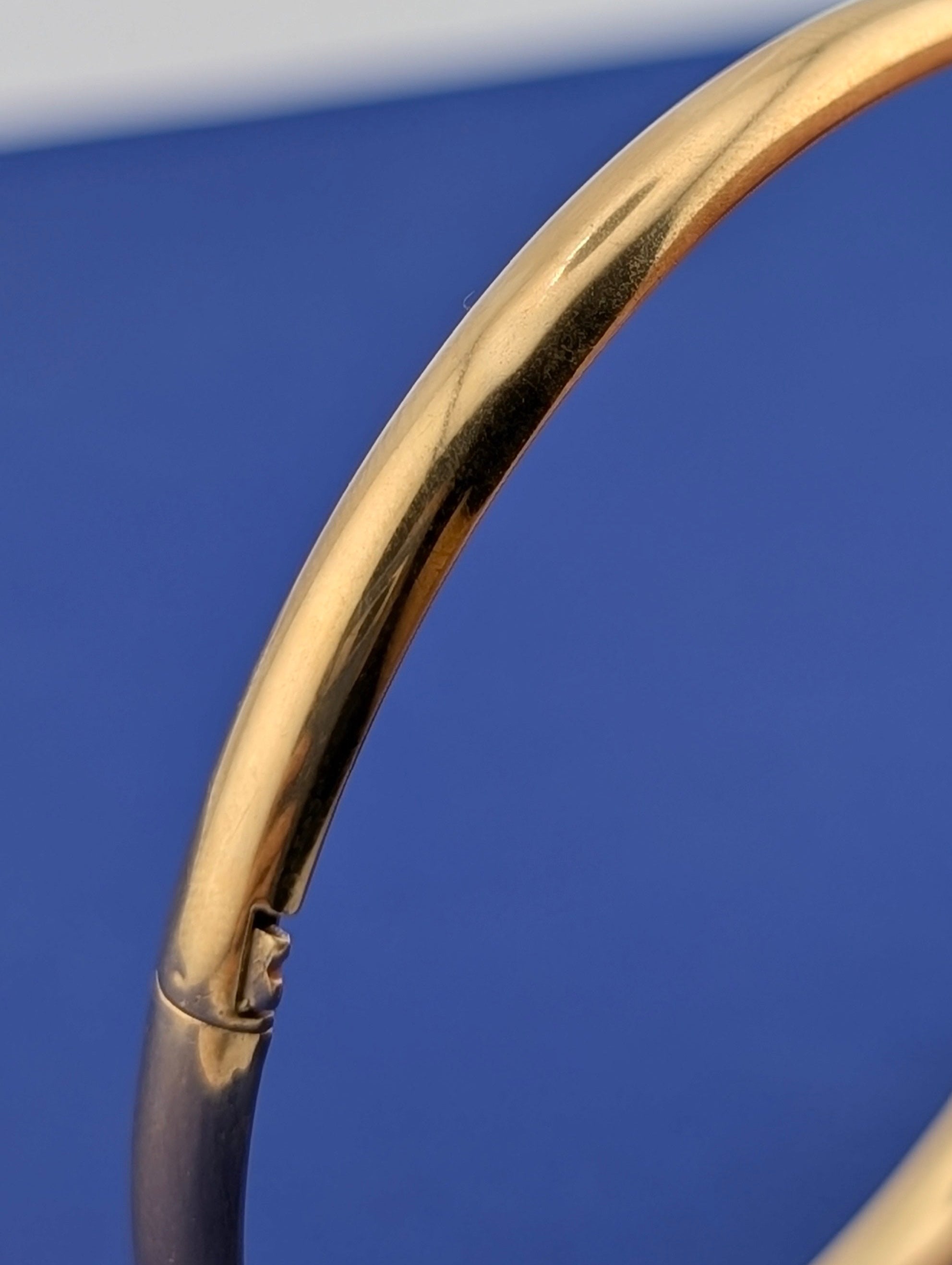 10kt Half Dome small bangle - 3.3g