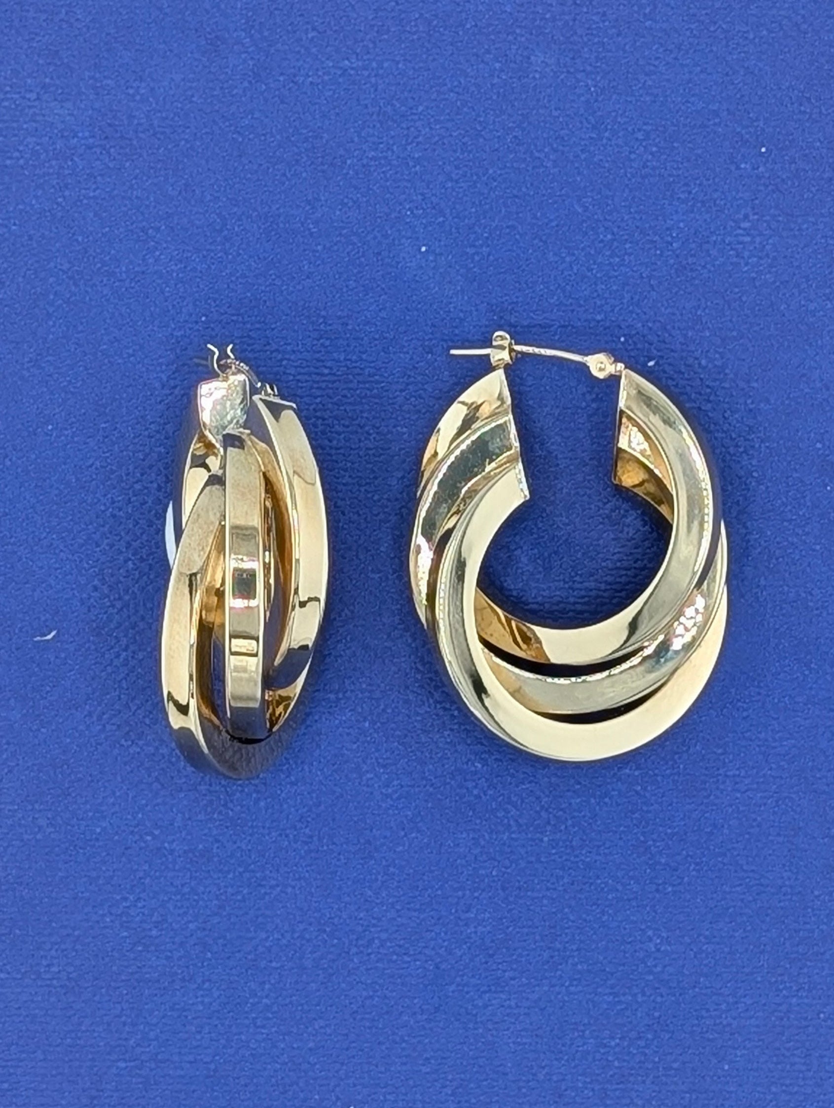 14kt yellow gold triple loop hoop