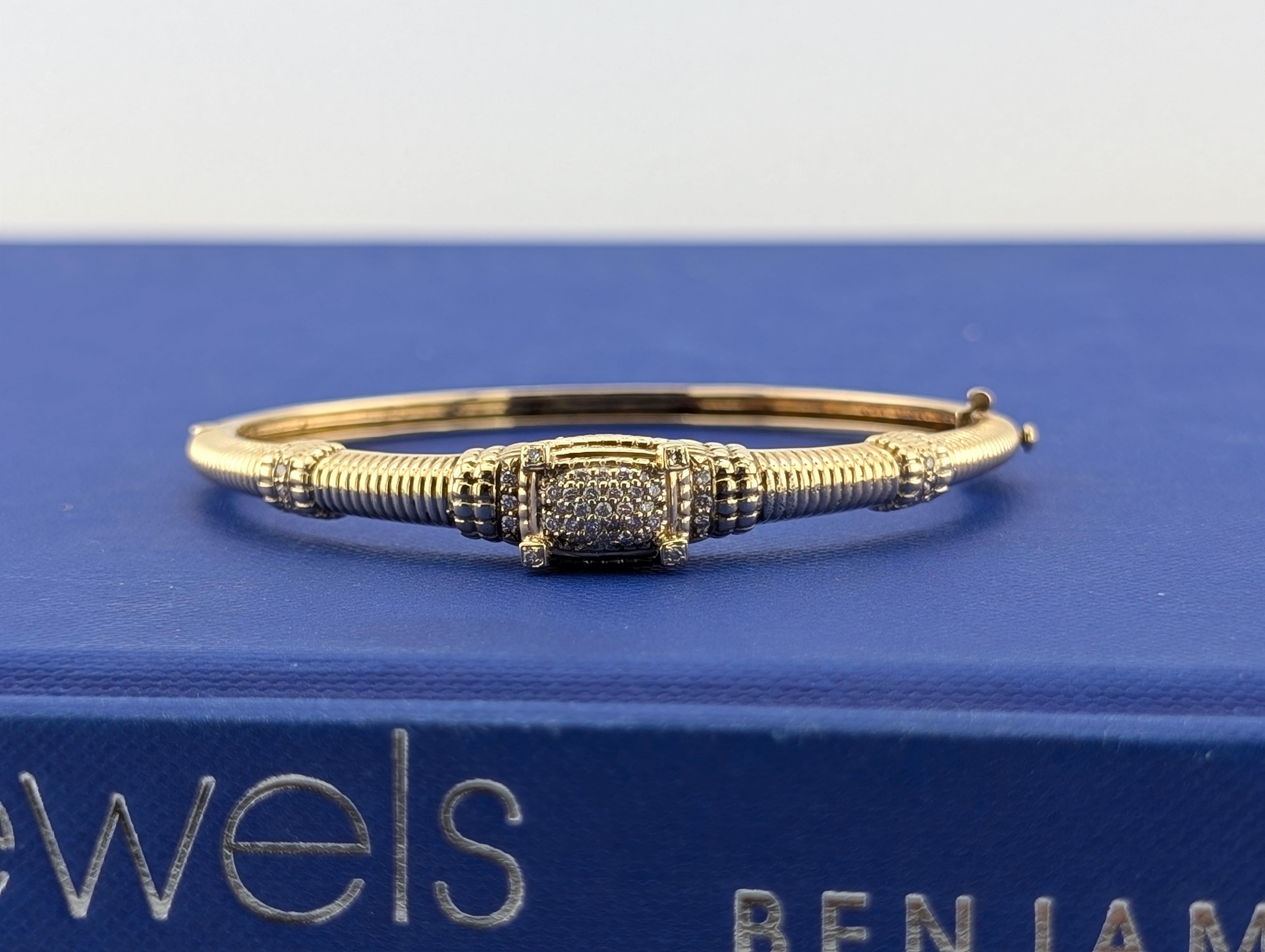 14 kt yellow gold ribbed and pave top bangle