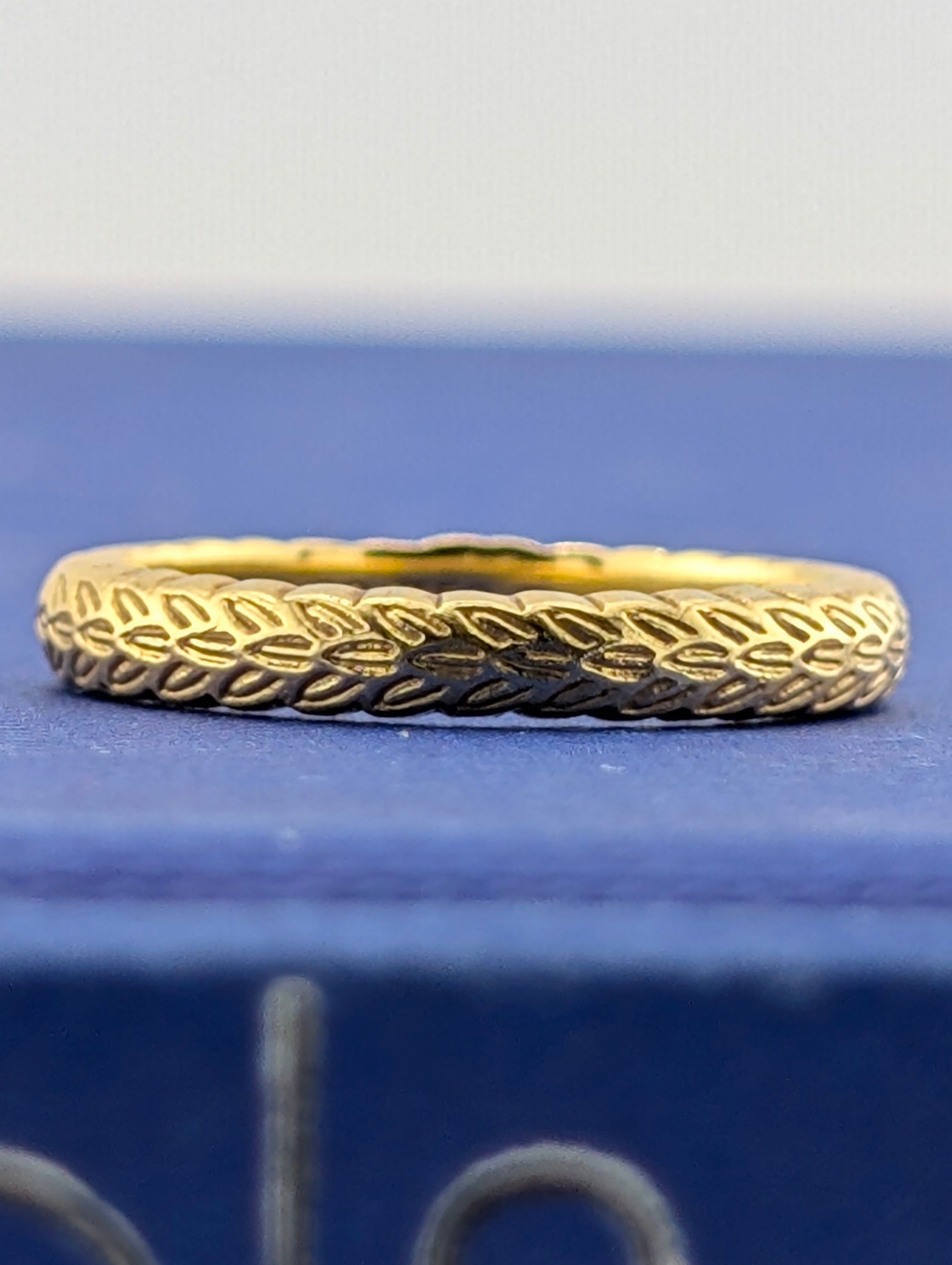 18kt Hidalgo Engraved Band - 4.1g